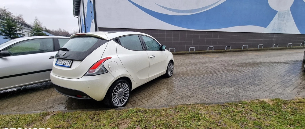 Lancia Ypsilon cena 26000 przebieg: 113000, rok produkcji 2011 z Ropczyce małe 22